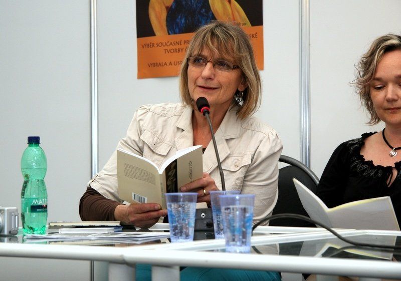 The Queens of Blackberries and Tears - poetry reading, Book World Prague, May 2010 (photo: Klara Smilkova)