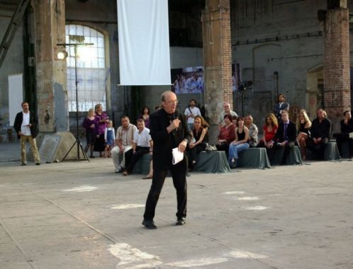 Vernisáž Projektu Michael2007 - dr. Mirek Kovařík při recitaci poezie ze sbírky Michael2007