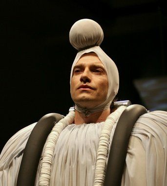 Scénická performance ŠACH MAT - Bílý král (foto: Klára Smílková)