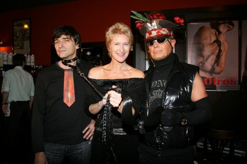 Křest Otroka - Sylva Lauerová s kmotrem knihy Jiřím Kornem a hercem Zdeňkem Podhůrským (foto: Klára Smílková)