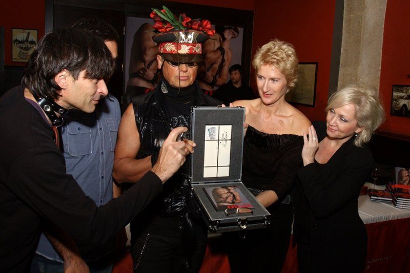 Křest Otroka - Sylva Lauerová s kmotry knihy: Jiřím Kornem, Bárou Basikovou, Romanem Vojtkem a Zdeňkem Podhůrským (foto: Martin Domok)