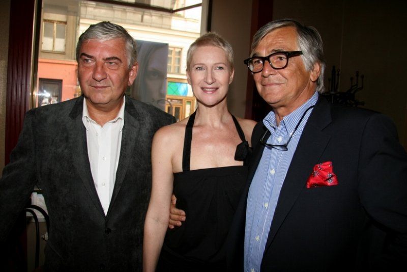 Křest románu Jumaroro: Sylva Lauerová s kmotry knihy - Jiřím Bartoškou a Miroslavem Donutilem (foto: Klára Smílková)