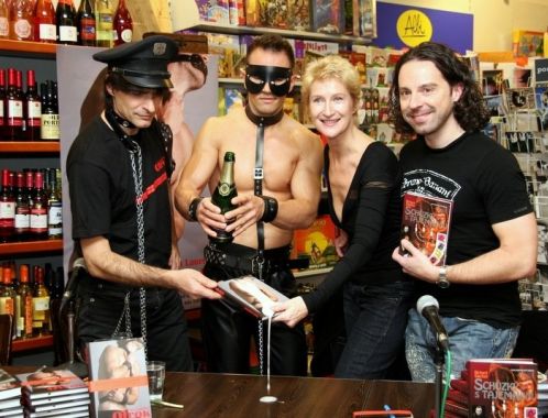 Otrok - brněnský křest a autogramiáda - spisovatelka Sylva Lauerová, Zdeněk Podhůrský, spisovatel Richard Sacher (foto: Klára Smílková)