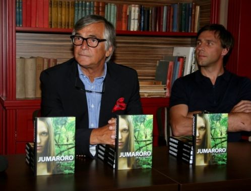 Křest románu Jumaroro: Jiří Bartoška a Roman Vojtek (foto: Klára Smílková)