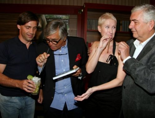 Křest románu Jumaroro: Sylva Lauerová s kmotry knihy - Romanem Vojtkem, Jiřím Bartoškou a Miroslavem Donutilem (foto: Klára Smílková)