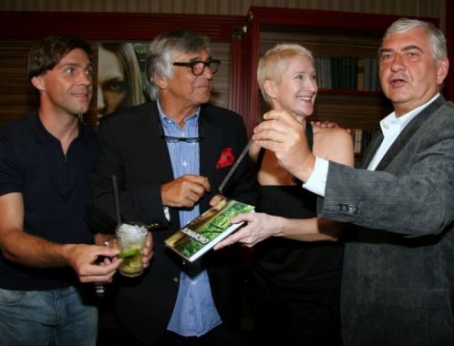 Křest románu Jumaroro: Sylva Lauerová s kmotry knihy - Romanem Vojtkem, Jiřím Bartoškou a Miroslavem Donutilem (foto: Klára Smílková)