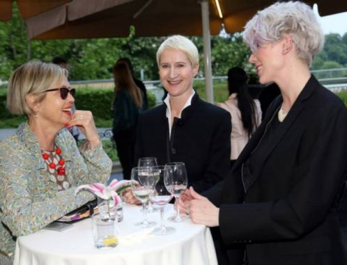 Návrhářka Jaroslava Procházková, Sylva Lauerová a Bára Kozáková; Foto: Jiří Jansch