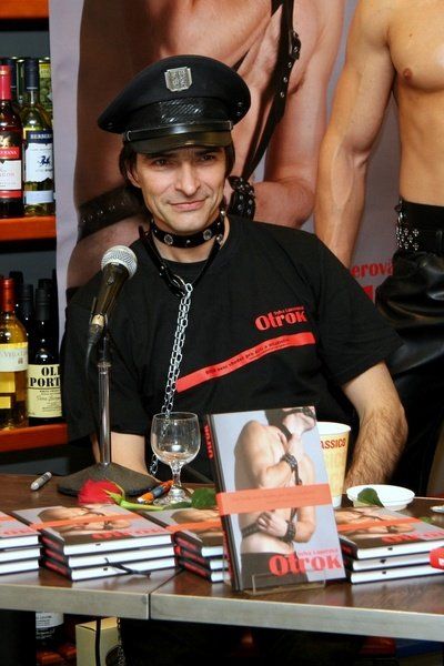 Otrok - brněnský křest a autogramiáda - Zdeněk Podhůrský (foto: Klára Smílková)