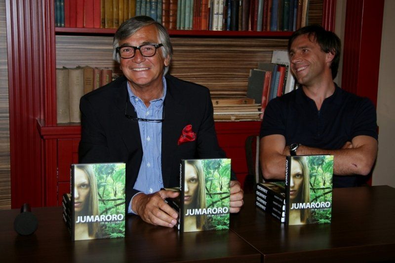 Křest románu Jumaroro: Jiří Bartoška a Roman Vojtek (foto: Klára Smílková)