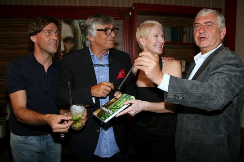 Křest románu Jumaroro: Sylva Lauerová s kmotry knihy - Romanem Vojtkem, Jiřím Bartoškou a Miroslavem Donutilem (foto: Klára Smílková)