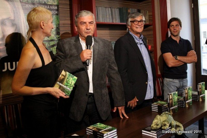 Křest románu Jumaroro: Sylva Lauerová s kmotry knihy (foto: Slavoš Jiřena)