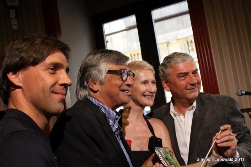 Křest románu Jumaroro: Sylva Lauerová s kmotry knihy - Romanem Vojtkem, Jiřím Bartoškou a Miroslavem Donutilem (foto: Slavoš Jiřena)