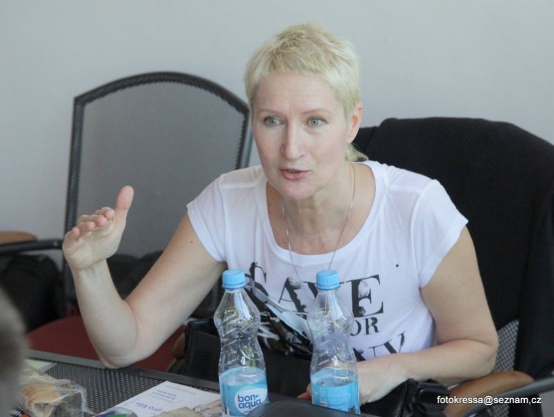 Sylva Lauerová, atmosféra v předsálí