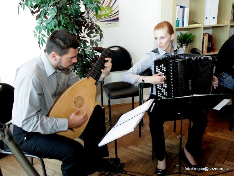 Jindřich Macek - loutna, Jitka Baštová - akordeon