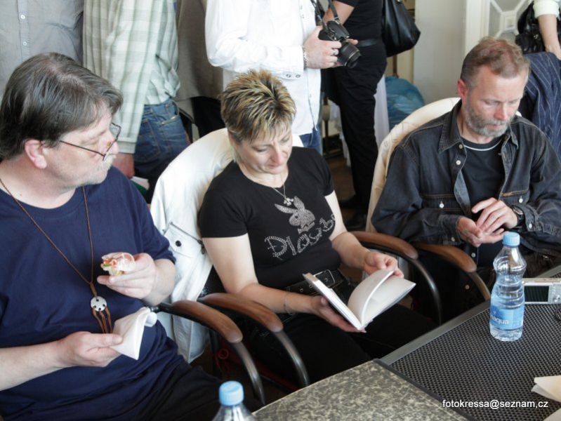 Atmosféra po..., četly se básně a diskutovalo se