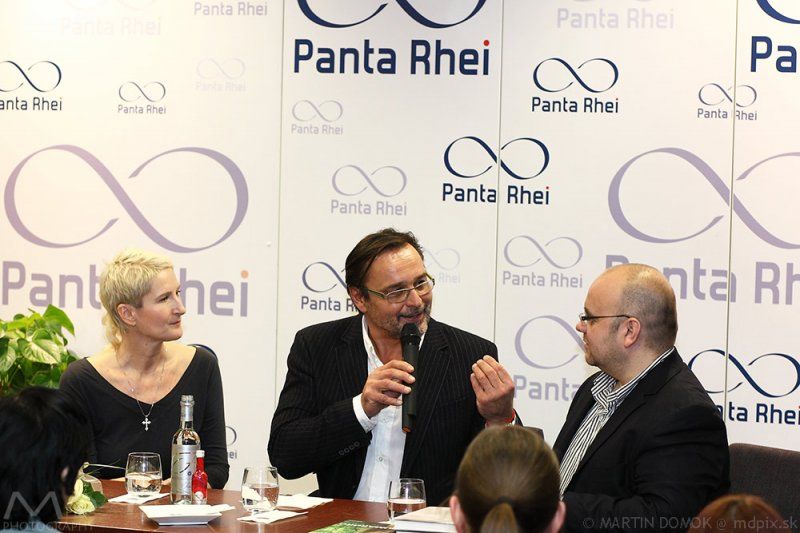 křest Bratislava 29.11.2012, knihkupectví Panta Rhei, Sylva Lauerová, kmotři Jozef Vajda a Dado Nagy

foto: Martin Domok