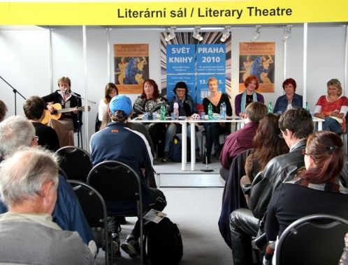 The Queens of Blackberries and Tears - poetry reading, Book World Prague, May 2010 (photo: Klara Smilkova)