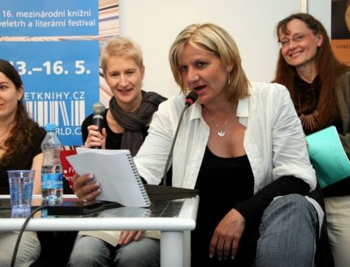 The Queens of Blackberries and Tears - poetry reading, Book World Prague, May 2010 (photo: Klara Smilkova)