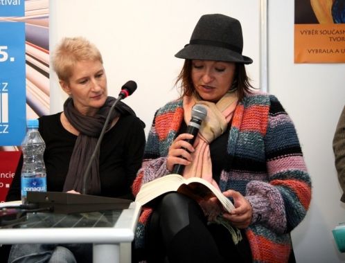 The Queens of Blackberries and Tears - poetry reading, Book World Prague, May 2010 (photo: Klara Smilkova)