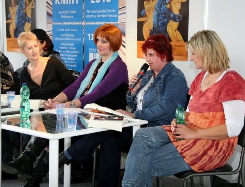 The Queens of Blackberries and Tears - poetry reading, Book World Prague, May 2010 (photo: Klara Smilkova)
