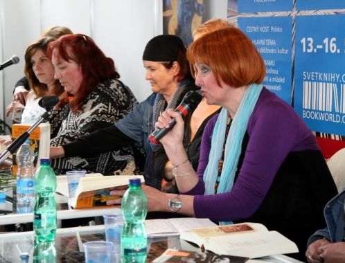 The Queens of Blackberries and Tears - poetry reading, Book World Prague, May 2010 (photo: Klara Smilkova)