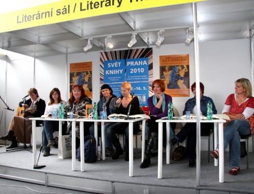 The Queens of Blackberries and Tears - poetry reading, Book World Prague, May 2010 (photo: Klara Smilkova)