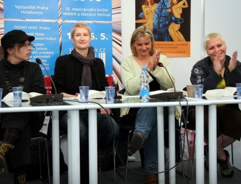 The Queens of Blackberries and Tears - poetry reading, Book World Prague, May 2010 (photo: Klara Smilkova)