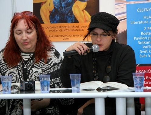 The Queens of Blackberries and Tears - poetry reading, Book World Prague, May 2010 (photo: Klara Smilkova)