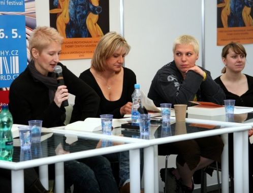 The Queens of Blackberries and Tears - poetry reading, Book World Prague, May 2010 (photo: Klara Smilkova)