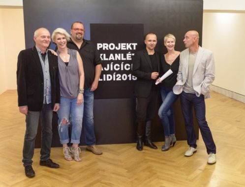 Projekt Klan Létajících lidí. Zleva: Jaroslav Kobylinský (hudba), Barbora Kozáková (van Aspen; slovo), Tomáš Picka (fotografie), Gabriel Kurtis (ředitel Galerie Architektury Brno), Sylva Lauerová (autorka projektu, básnířka) a Dan Marek (mistr zvuku).