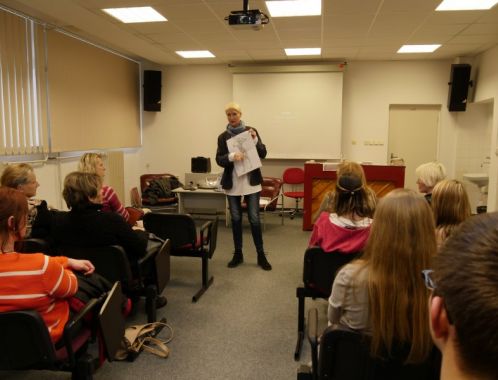 Sylva Lauerová při přednášce na GJBI