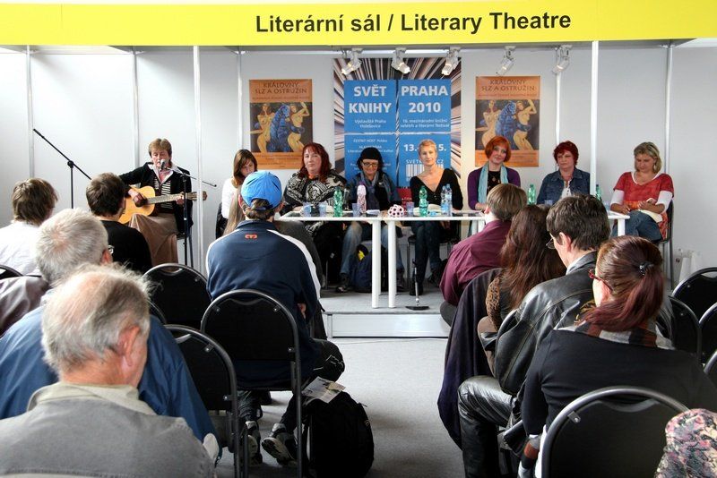 Author's reading of poetry, Book World Prague 2010