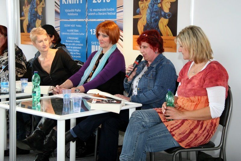 The Queens of Blackberries and Tears - poetry reading, Book World Prague, May 2010 (photo: Klara Smilkova)