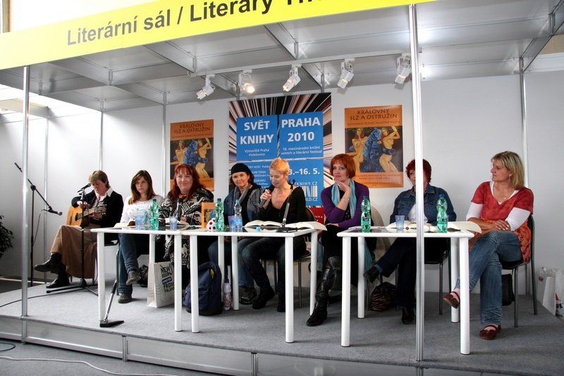The Queens of Blackberries and Tears - poetry reading, Book World Prague, May 2010 (photo: Klara Smilkova)