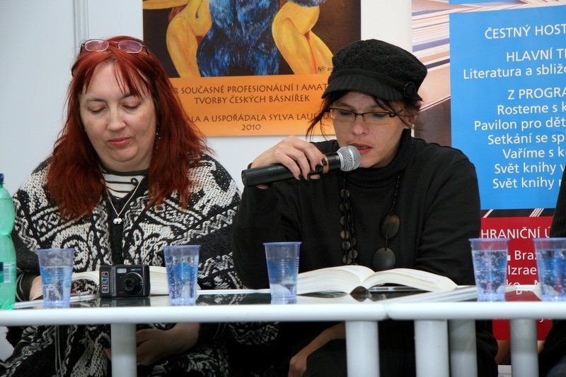 The Queens of Blackberries and Tears - poetry reading, Book World Prague, May 2010 (photo: Klara Smilkova)