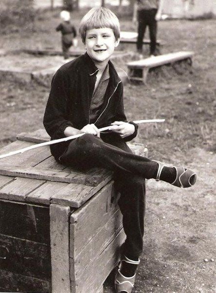 I uploaded this photo on purpose so that you see I don't take myself seriously. Together with the highly fashionable track suit trousers, please mind also the superb sandals :-) ... Great times.