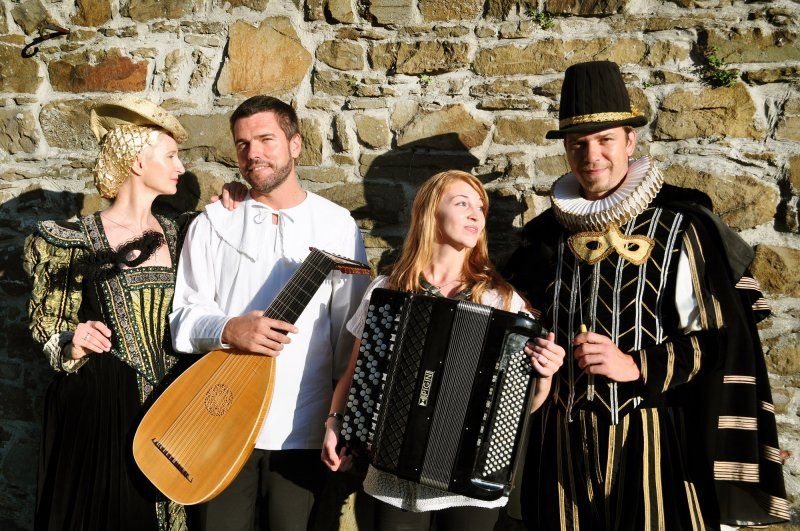 Baroque poetry recital; Ball at castle Helfštýn 2013