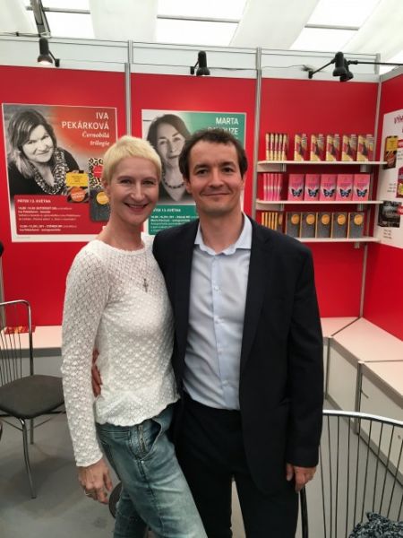 Sylva Lauerová s Antonínem Kočím, programovým ředitelem divize Knihy, Mladá fronta, a.s.