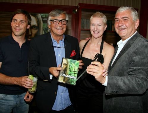 Křest románu Jumaroro. Roman Vojtek, Jiří Bartoška, Sylva Lauerová a Miroslav Donutil. Foto: Klára Smílková