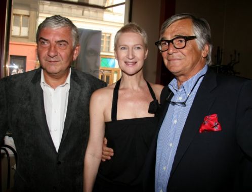 Křest romnu Jumaroro v Praze. Miroslav Donutil, Sylva Lauerová a Jiříí Bartoška. Foto archiv