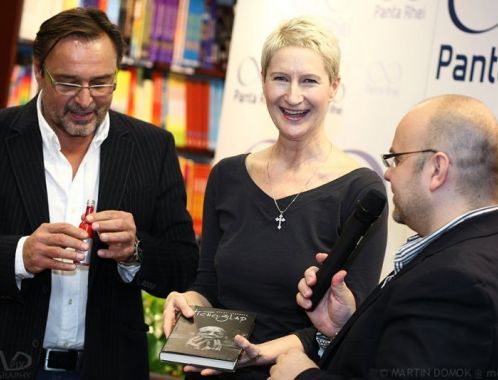 Křest Tichošlapa v Bratislavě. Slovenský herec Jozef Vajda, Sylva Lauerová a populární slovenský moderátor Dado Nagy; Foto: Martin Domok (www.mdpix.sk)