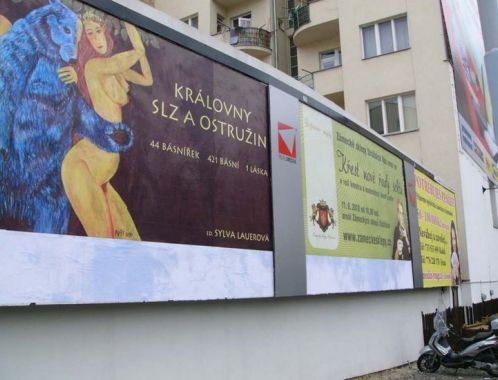 Sylva Lauerová (ed.): Královny slz a ostružin - mediální kampaň - billboard v centru Brna