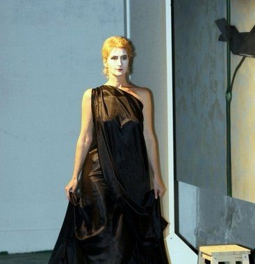 Designblok '09 - IMPERSONED - Sylva Lauerová, velké černé společenské šaty