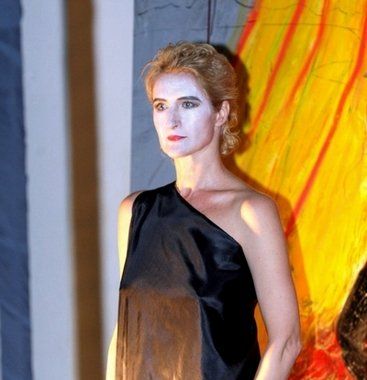 Designblok '09 - IMPERSONED - Sylva Lauerová a velké společenské šaty od Vojtěcha Novotného