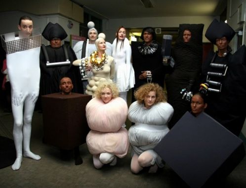 Scénická performance ŠACH MAT - všichni aktéři show (foto: Klára Smílková)