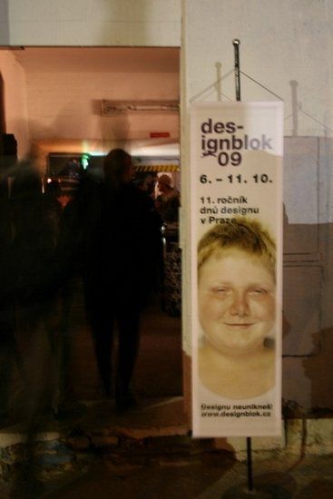 Designblok '09 - vstup do Trafačky - představení projektu IMPERSONED
