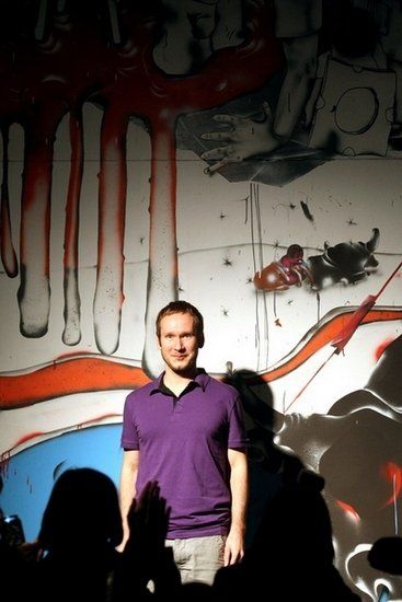 Designblok '09 - IMPERSONED - módní designér Vojtěch Novotný před aplaudujícím publikem