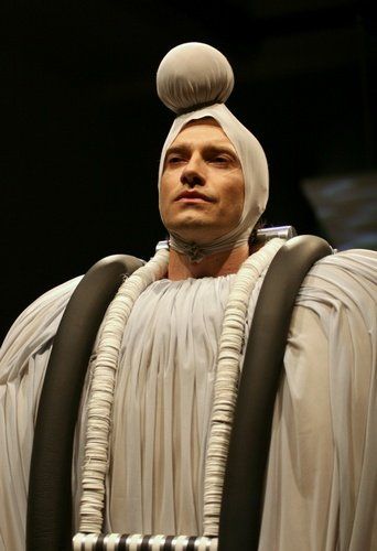 Scénická performance ŠACH MAT - Bílý král (foto: Klára Smílková)