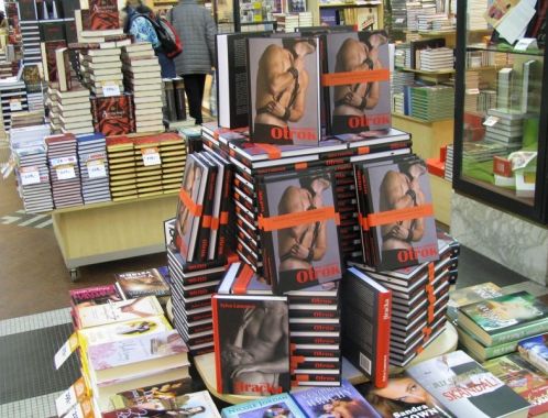 Sylva Lauerova: The Toy - campaign in the NeoLUXOR Bookstore in Prague, December 2009