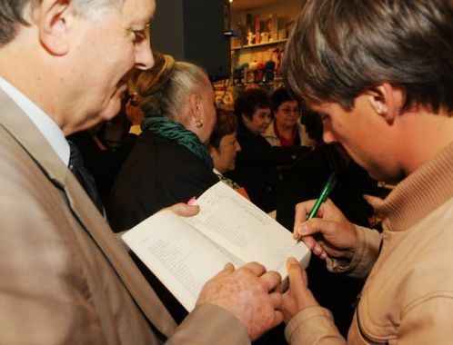 The Queens of Blackberries and Tears - book signing event, Brno (photo: Zbynek Maderyc)